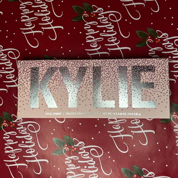 Kylie 2019 Holiday Collection Eyeshadow Palette Kylie Cosmetics Makeup Eyeshadow - Picture 3 of 4